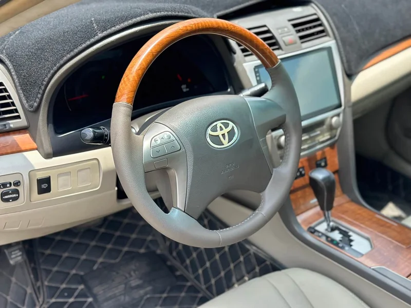 Toyota Camry — фото 7