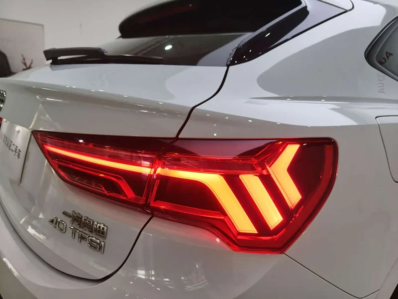 Audi Q3 Sportback — фото 15