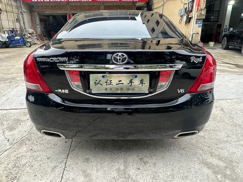 Toyota Crown — фото 5