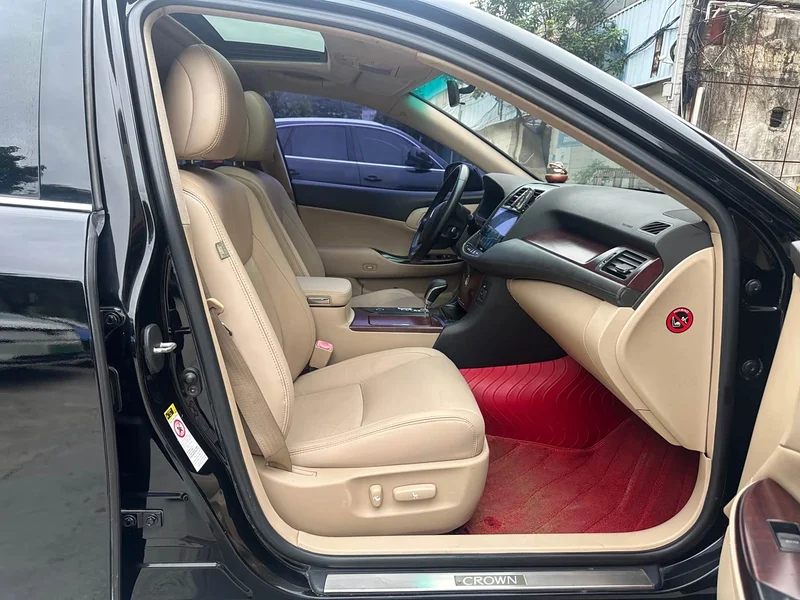 Toyota Crown — фото 10