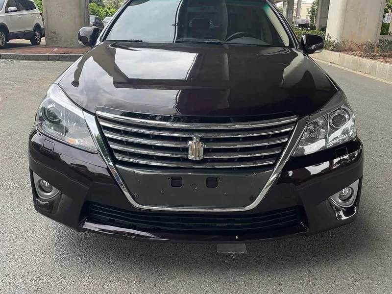 Toyota Crown — фото 2