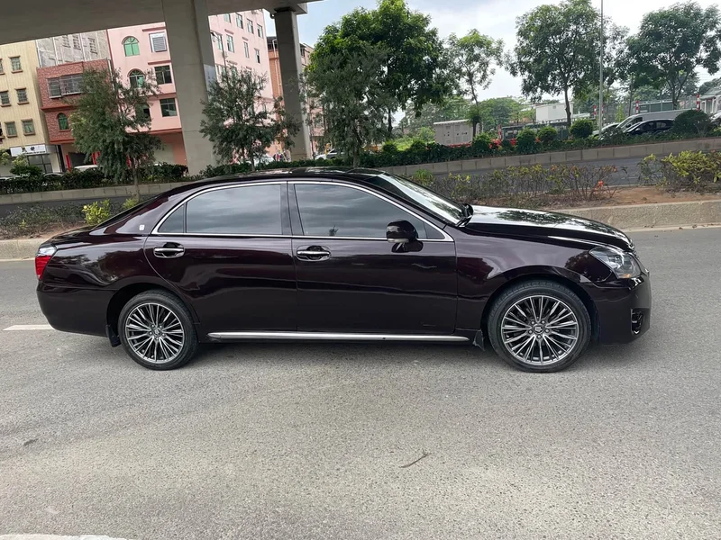 Toyota Crown — фото 4