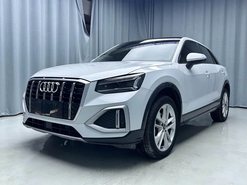 Audi Q2L — фото 1