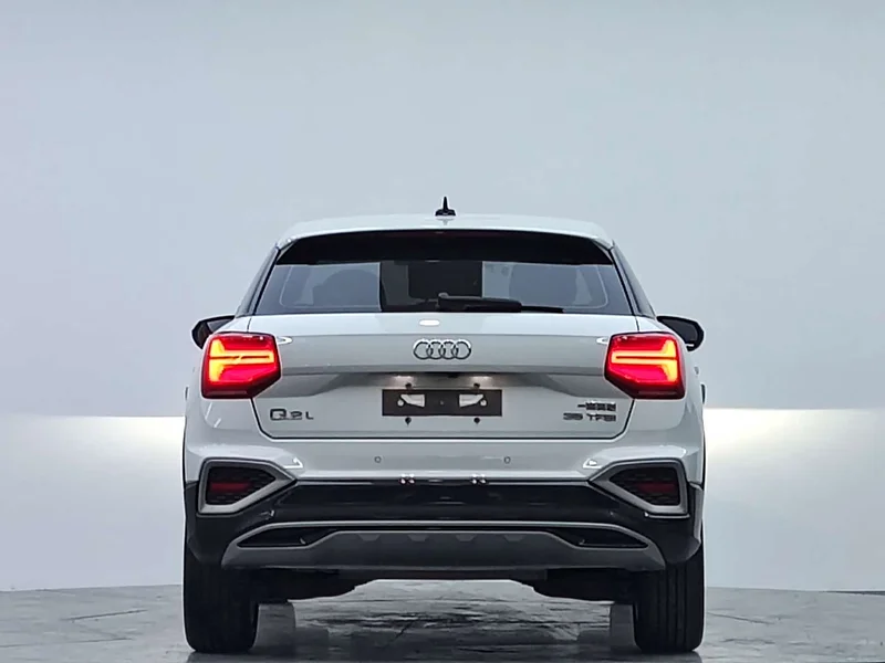 Audi Q2L — фото 8