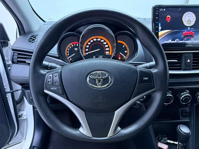 Toyota Yaris L — фото 11