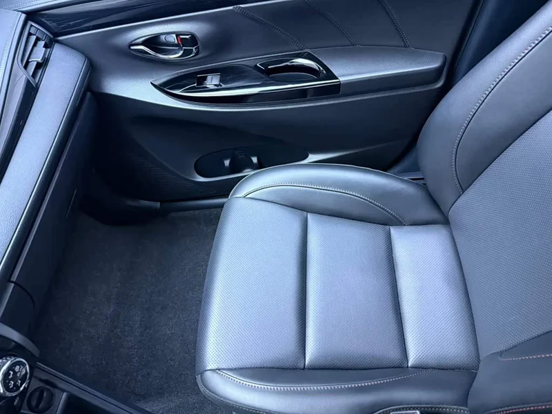 Toyota Yaris L — фото 13