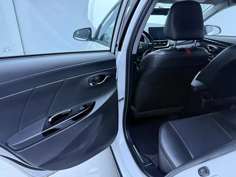 Toyota Yaris L — фото 16