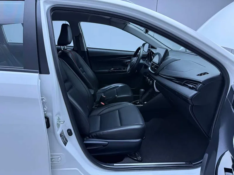 Toyota Yaris L — фото 19