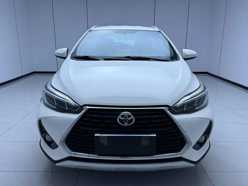 Toyota Yaris L — фото 2