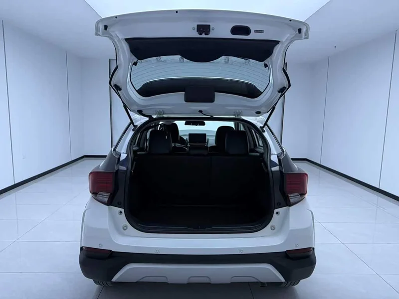 Toyota Yaris L — фото 22