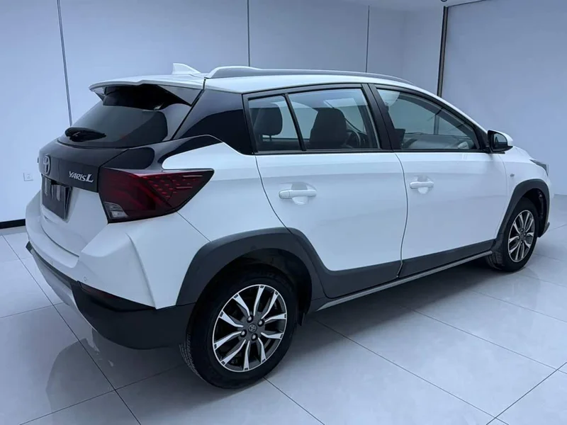 Toyota Yaris L — фото 4