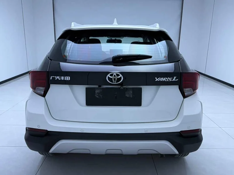 Toyota Yaris L — фото 5