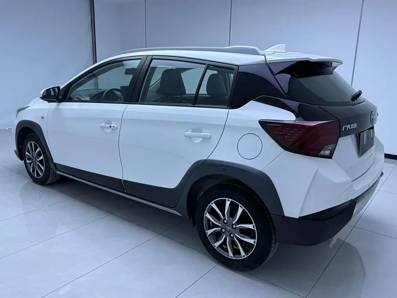 Toyota Yaris L — фото 6