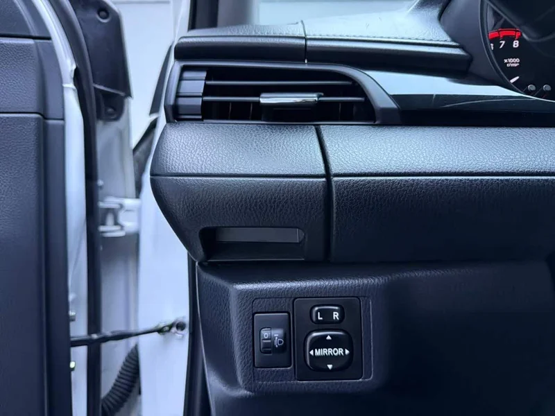 Toyota Yaris L — фото 9