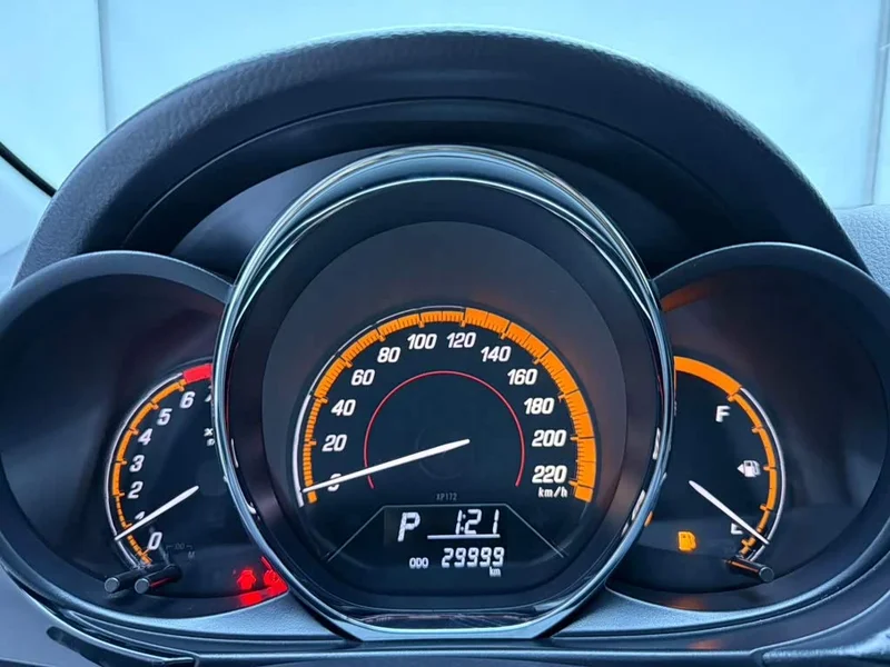 Toyota Yaris L — фото 10