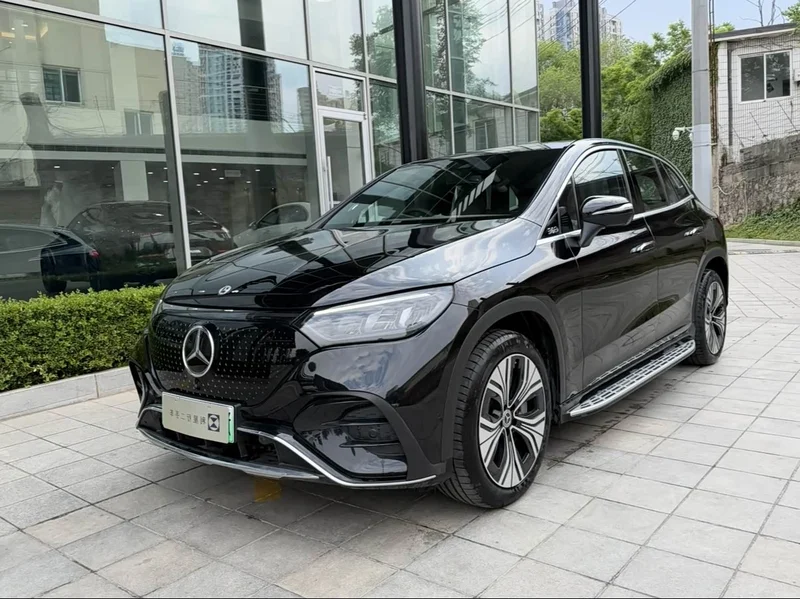 Mercedes-Benz EQE SUV — фото 1