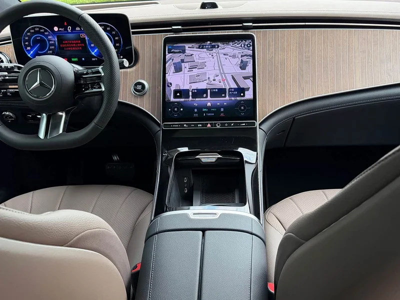 Mercedes-Benz EQE SUV — фото 12