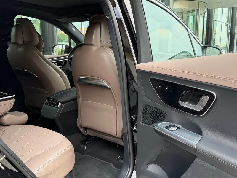Mercedes-Benz EQE SUV — фото 13