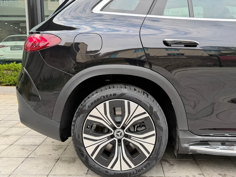 Mercedes-Benz EQE SUV — фото 14