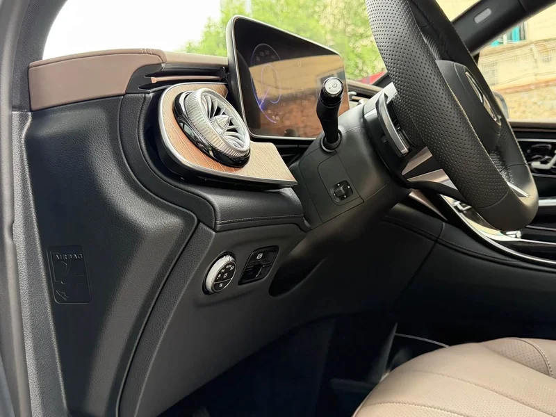 Mercedes-Benz EQE SUV — фото 17