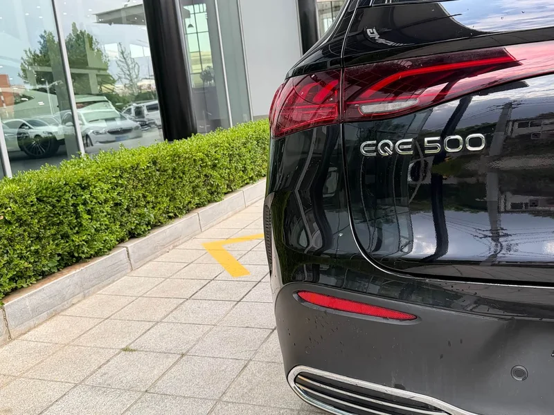 Mercedes-Benz EQE SUV — фото 21