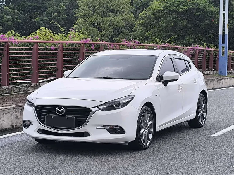 Mazda 3 Axela — фото 1