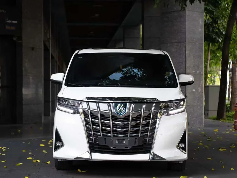 Toyota Alphard — фото 2