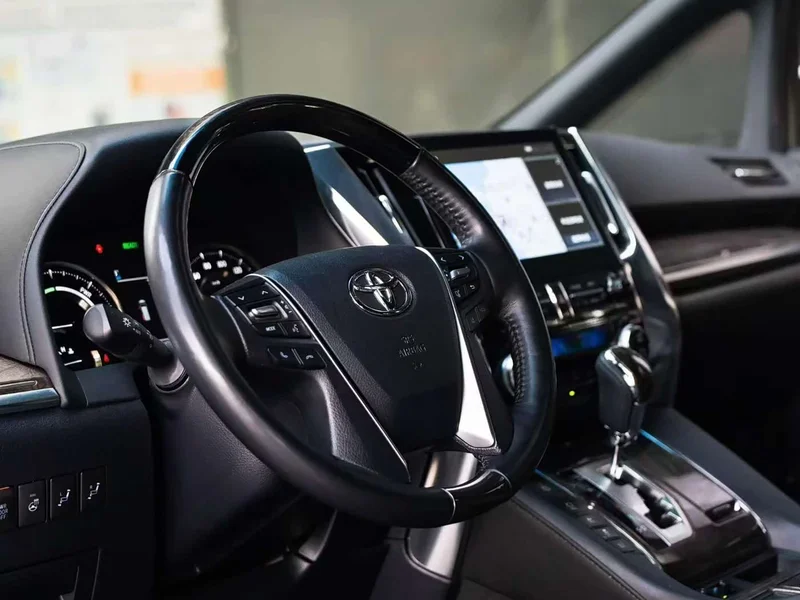 Toyota Alphard — фото 4