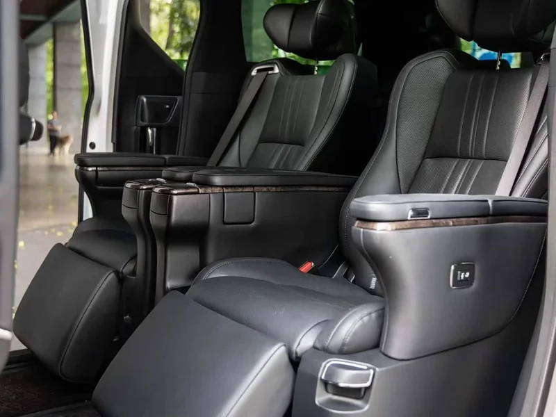 Toyota Alphard — фото 5