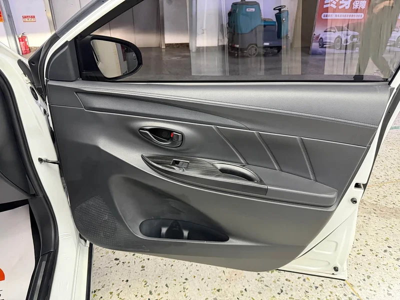 Toyota Yaris L — фото 16