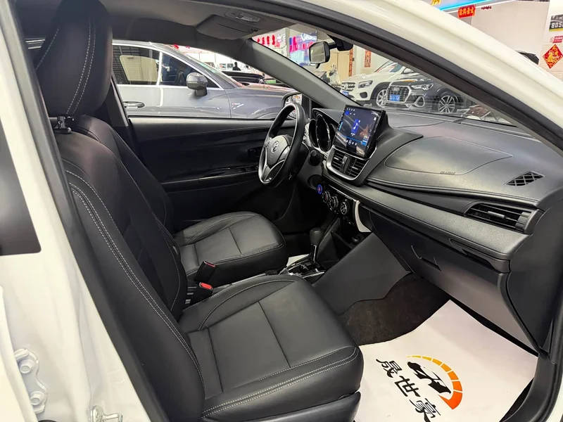 Toyota Yaris L — фото 17