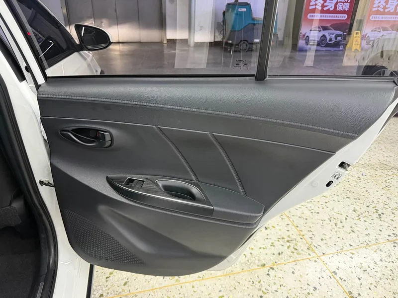 Toyota Yaris L — фото 18