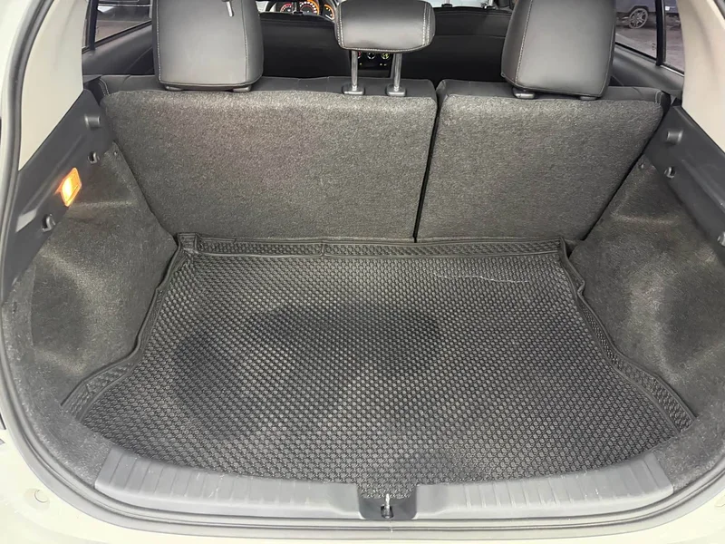 Toyota Yaris L — фото 20