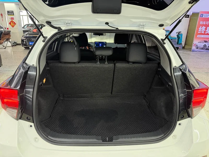 Toyota Yaris L — фото 21