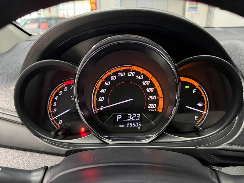 Toyota Yaris L — фото 10
