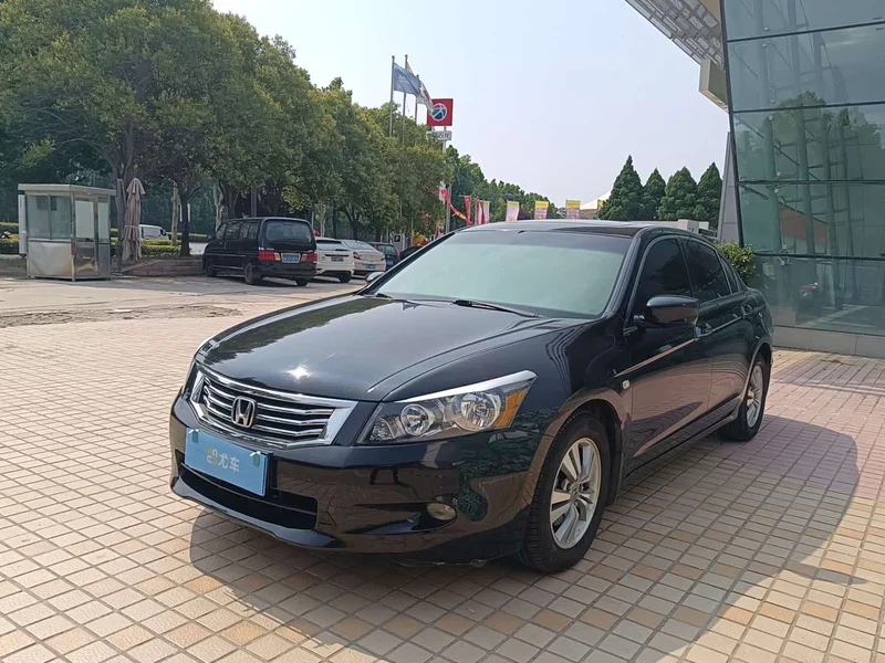 Honda Accord — фото 1