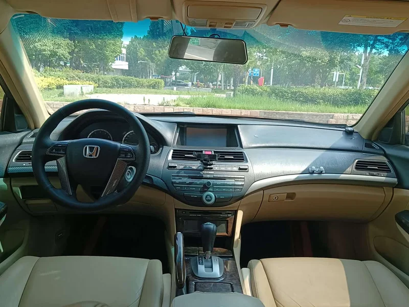 Honda Accord — фото 11