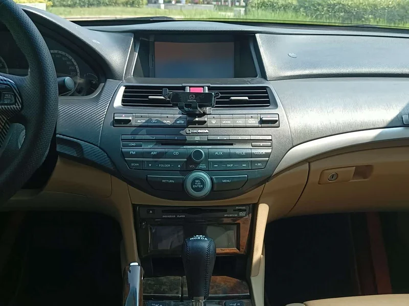 Honda Accord — фото 12