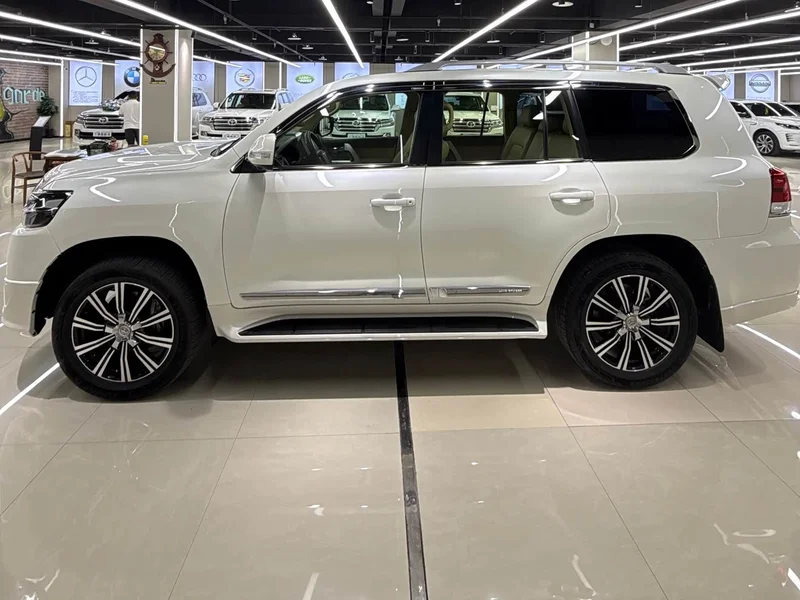 Toyota Land Cruiser (Imported) — фото 2