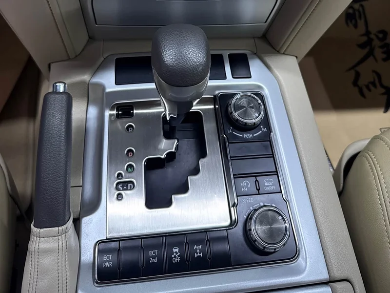 Toyota Land Cruiser (Imported) — фото 24