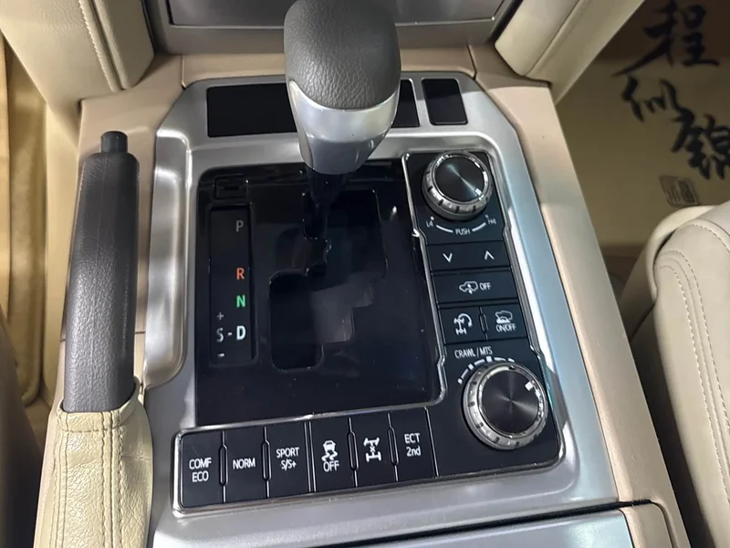 Toyota Land Cruiser (Imported) — фото 21