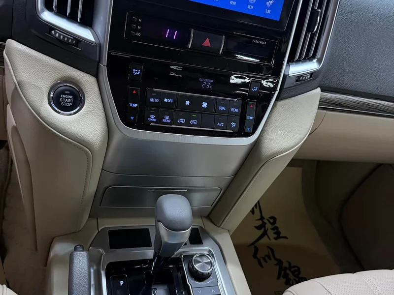 Toyota Land Cruiser (Imported) — фото 19