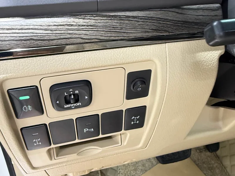 Toyota Land Cruiser (Imported) — фото 21
