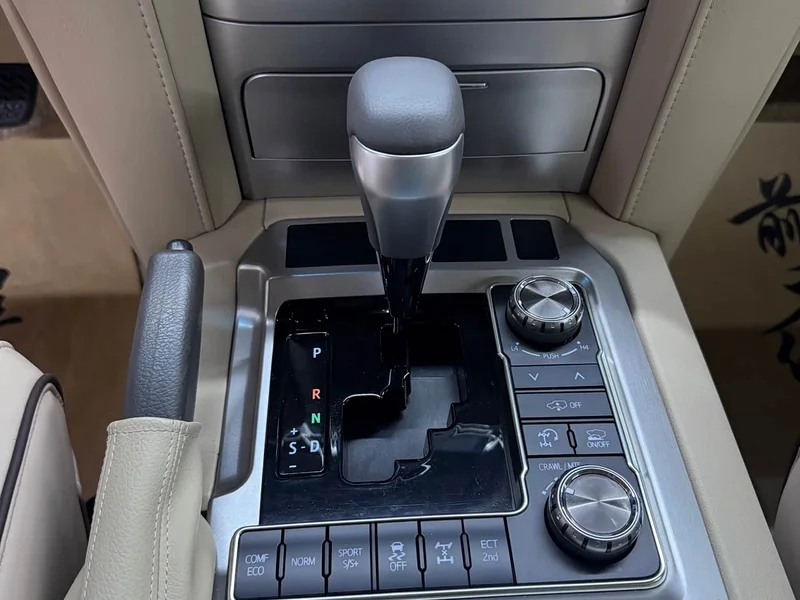 Toyota Land Cruiser (Imported) — фото 24