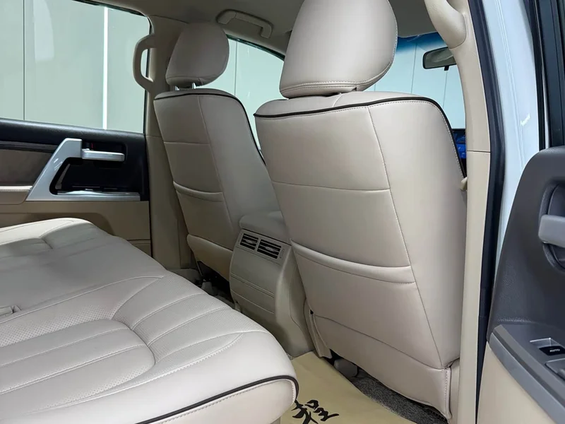 Toyota Land Cruiser (Imported) — фото 25