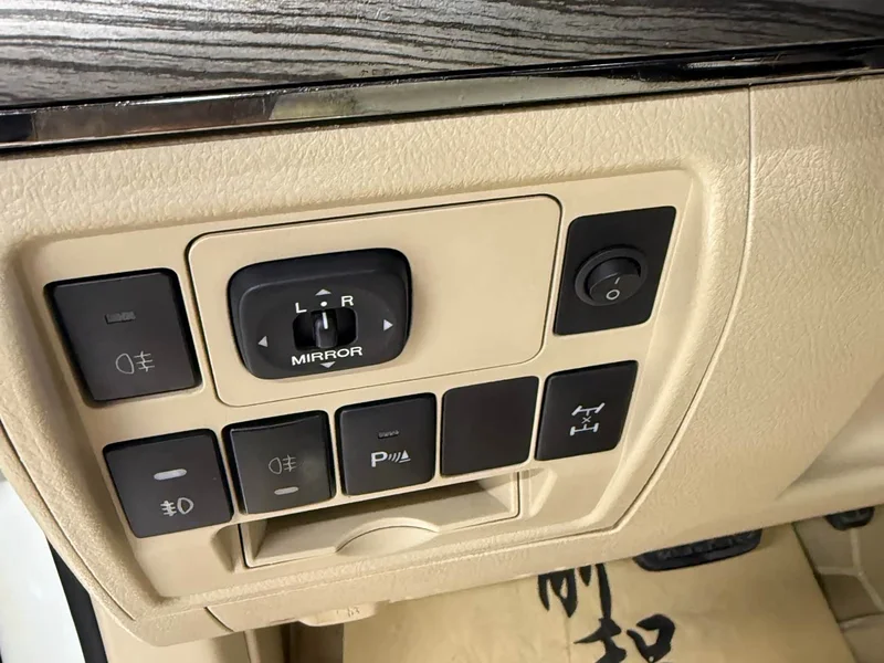 Toyota Land Cruiser (Imported) — фото 18