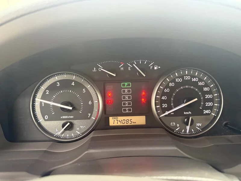 Toyota Land Cruiser (Imported) — фото 19