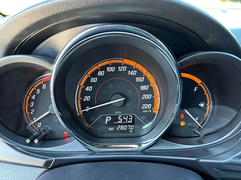 Toyota Yaris L — фото 11
