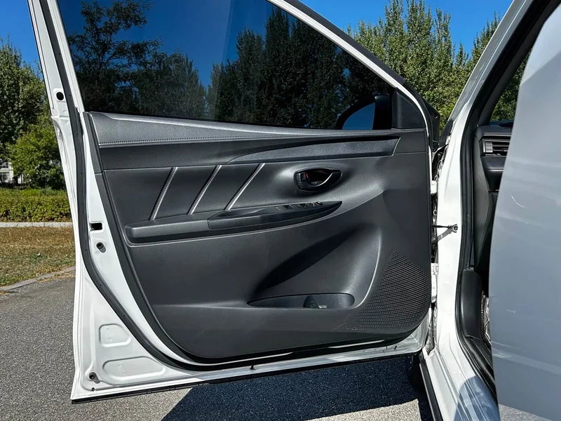 Toyota Yaris L — фото 18