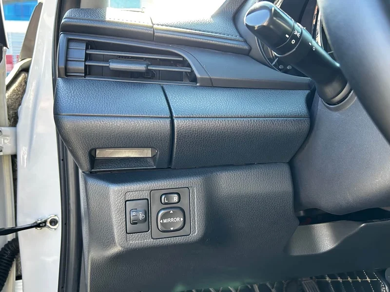 Toyota Yaris L — фото 19